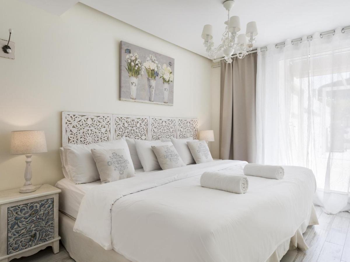 Sitges Spaces Mediterranean Apartments 5 Bedrooms, 4 Bathrooms, 75M2 Terrace, Centre Sitges- Sleeps 11 ภายนอก รูปภาพ