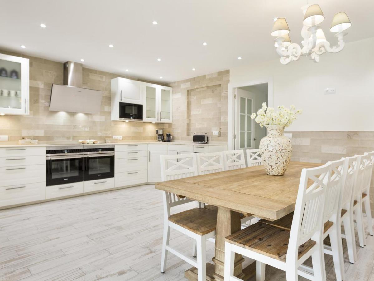Sitges Spaces Mediterranean Apartments 5 Bedrooms, 4 Bathrooms, 75M2 Terrace, Centre Sitges- Sleeps 11 ภายนอก รูปภาพ