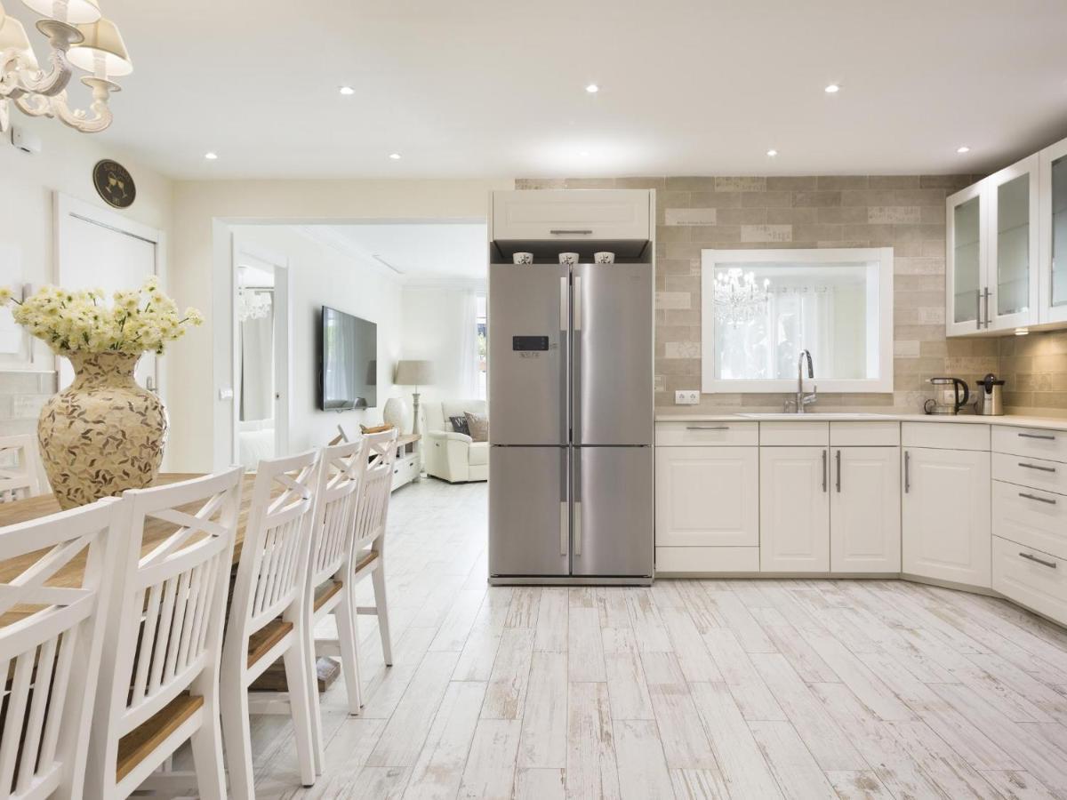 Sitges Spaces Mediterranean Apartments 5 Bedrooms, 4 Bathrooms, 75M2 Terrace, Centre Sitges- Sleeps 11 ภายนอก รูปภาพ