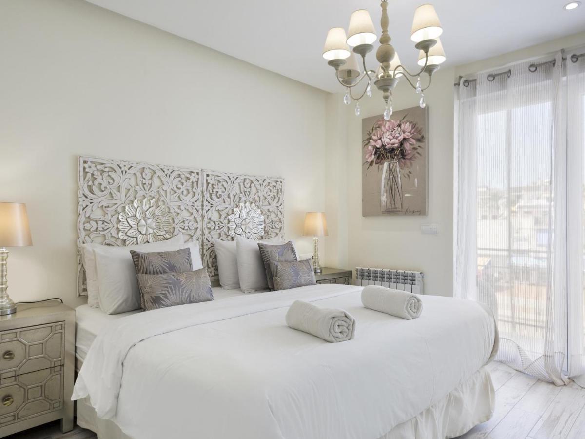 Sitges Spaces Mediterranean Apartments 5 Bedrooms, 4 Bathrooms, 75M2 Terrace, Centre Sitges- Sleeps 11 ภายนอก รูปภาพ