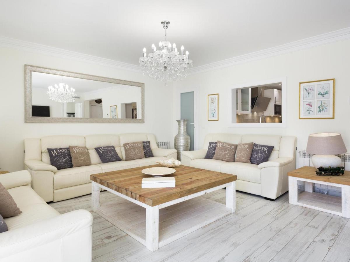 Sitges Spaces Mediterranean Apartments 5 Bedrooms, 4 Bathrooms, 75M2 Terrace, Centre Sitges- Sleeps 11 ภายนอก รูปภาพ