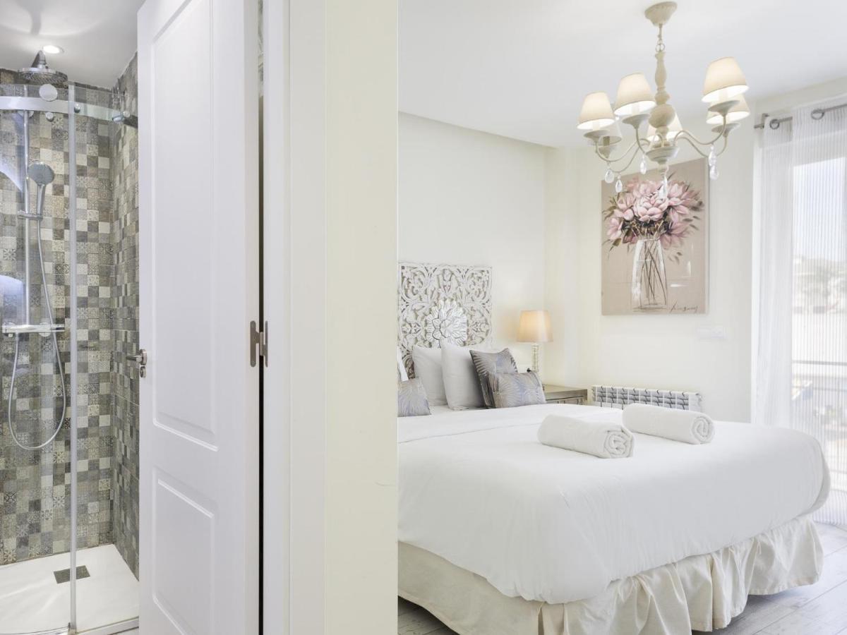 Sitges Spaces Mediterranean Apartments 5 Bedrooms, 4 Bathrooms, 75M2 Terrace, Centre Sitges- Sleeps 11 ภายนอก รูปภาพ