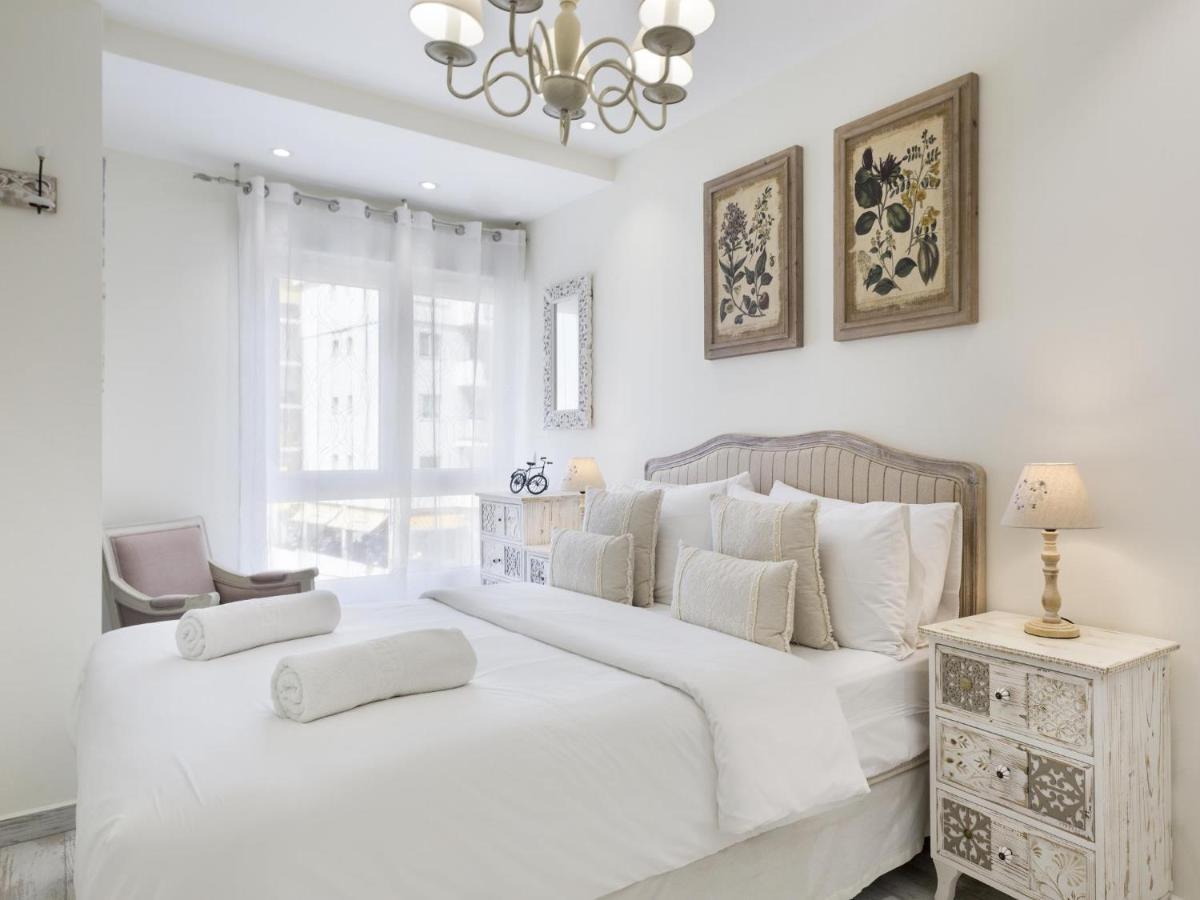 Sitges Spaces Mediterranean Apartments 5 Bedrooms, 4 Bathrooms, 75M2 Terrace, Centre Sitges- Sleeps 11 ภายนอก รูปภาพ